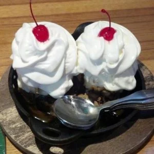 Dessert Twin Peaks Sundae menu